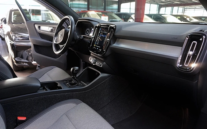 Volvo XC 40 cena 124900 przebieg: 63000, rok produkcji 2020 z Golub-Dobrzyń małe 667